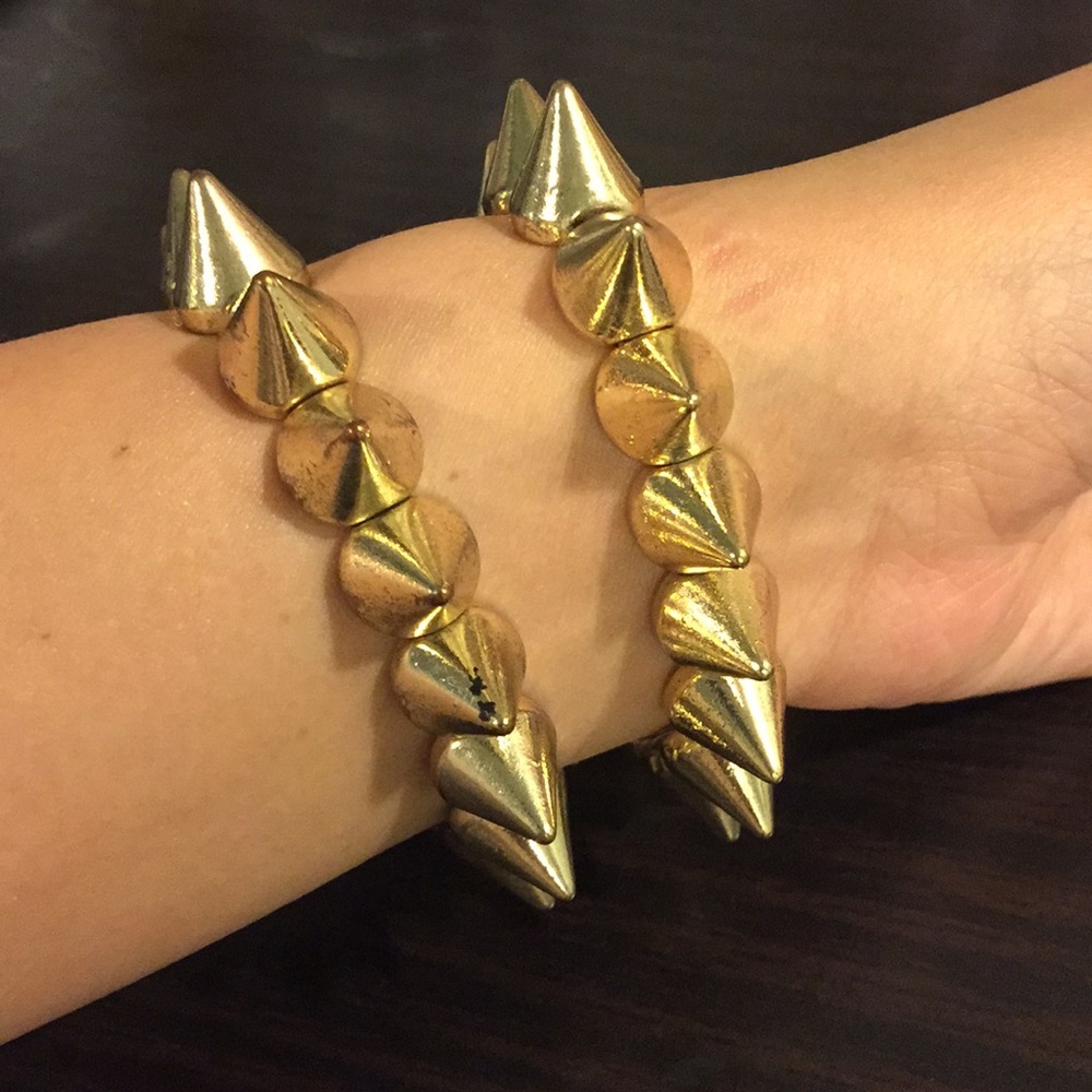 Gold spiked stretchy bracelet - Picture 3 of 6